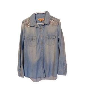 Democracy pearl button studded chambray button down top. Size L